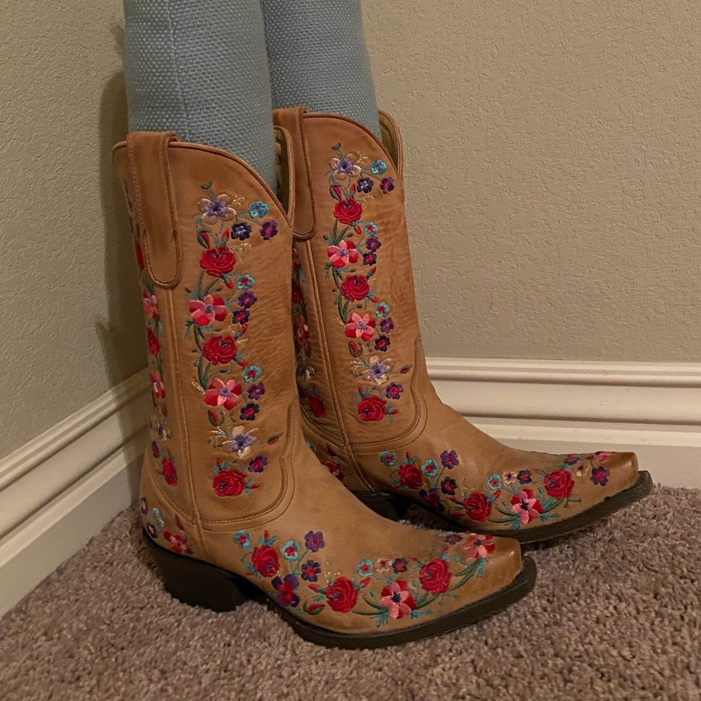 Floral Cowgirl Boots, Eight Second Angel